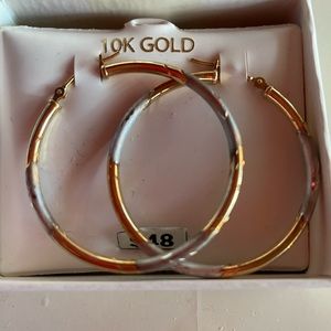 Brand new never worn 10k gold hoop earrings